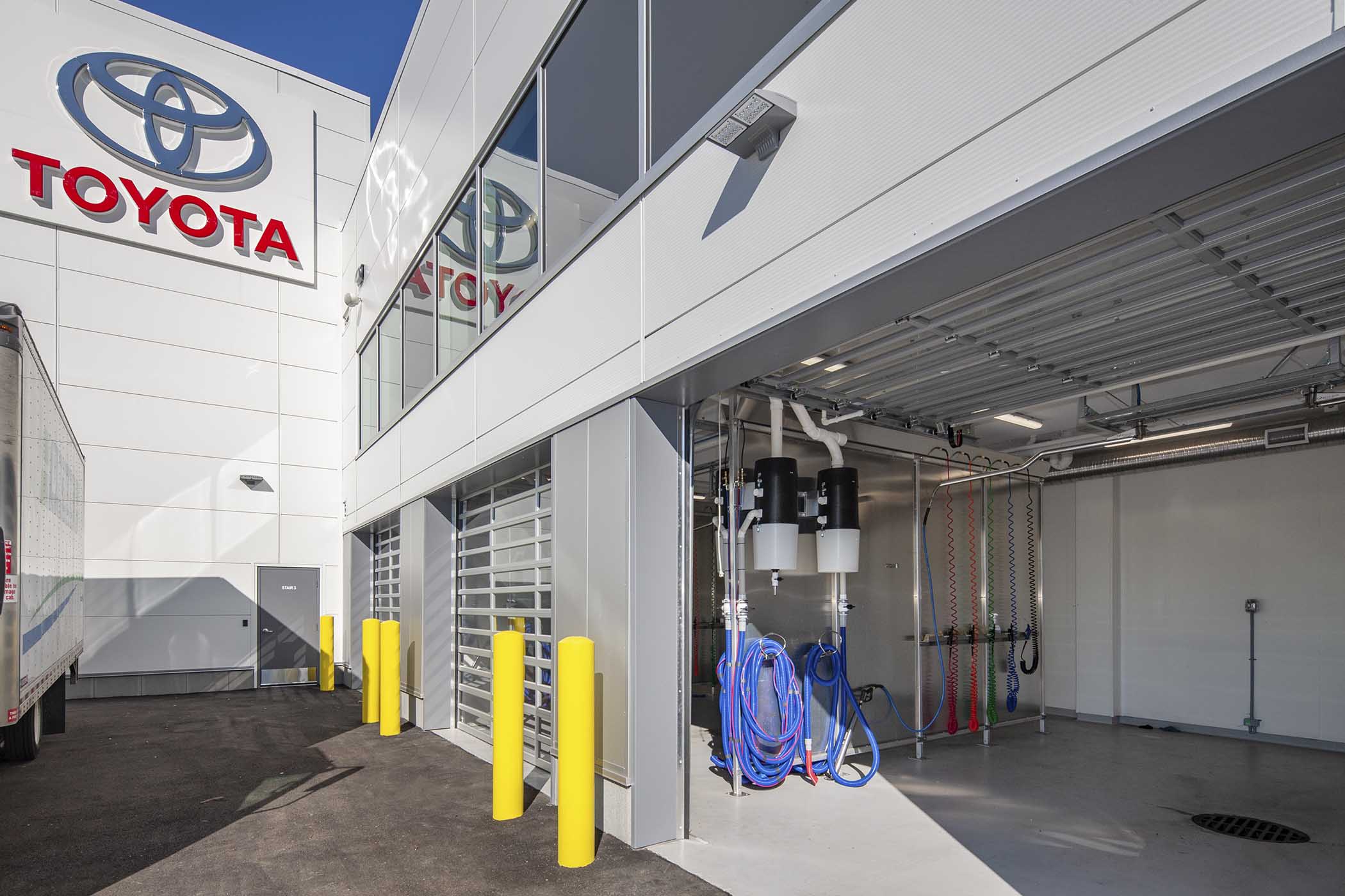 commercial construction project management of auto dealership